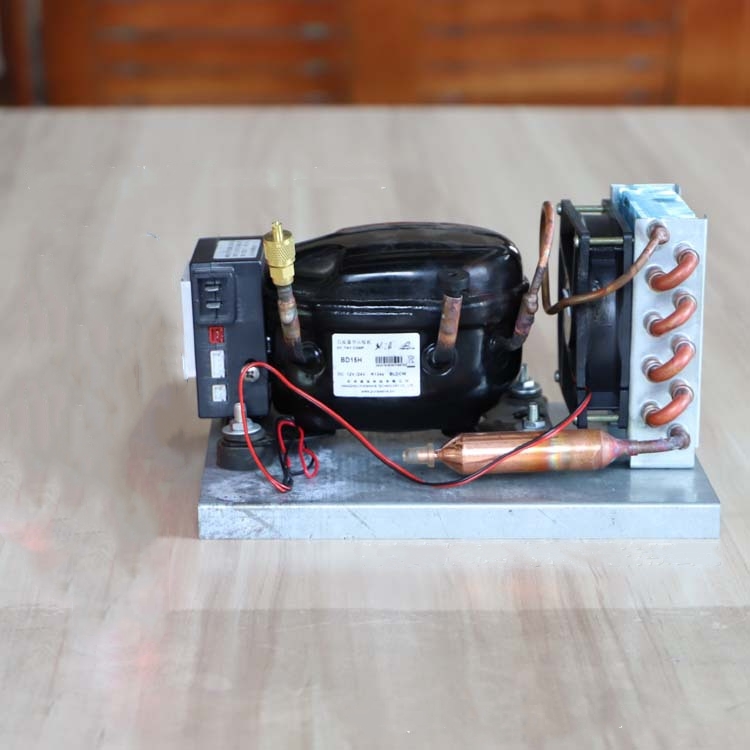 Miniaturowa jednostka kondensa – Air Compressor Mini recenzja i cena